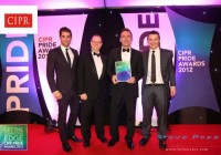 Llun o Cambrensis yn derbyn gwobr arian CIPR